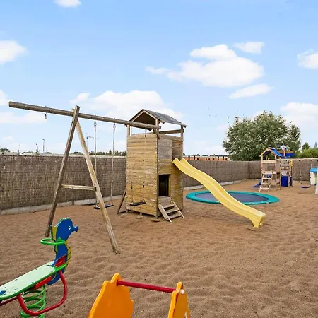 Βίλα Family Villa With Spacious Garden Near The Beach