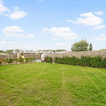 Family Villa With Spacious Garden Near The Beach