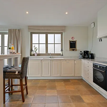 Family Villa With Spacious Garden Near The Beach *