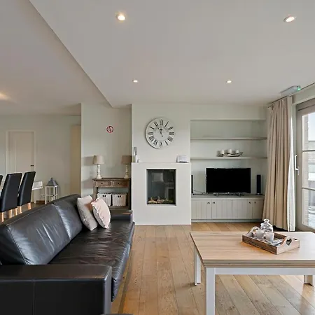 Family Villa With Spacious Garden Near The Beach *